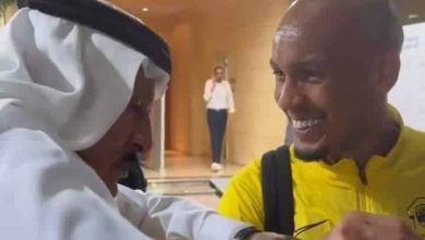 إعلامي سعودي يتصدر الترند بهديته الفاخرة للاعب برازيلي (فيديو)